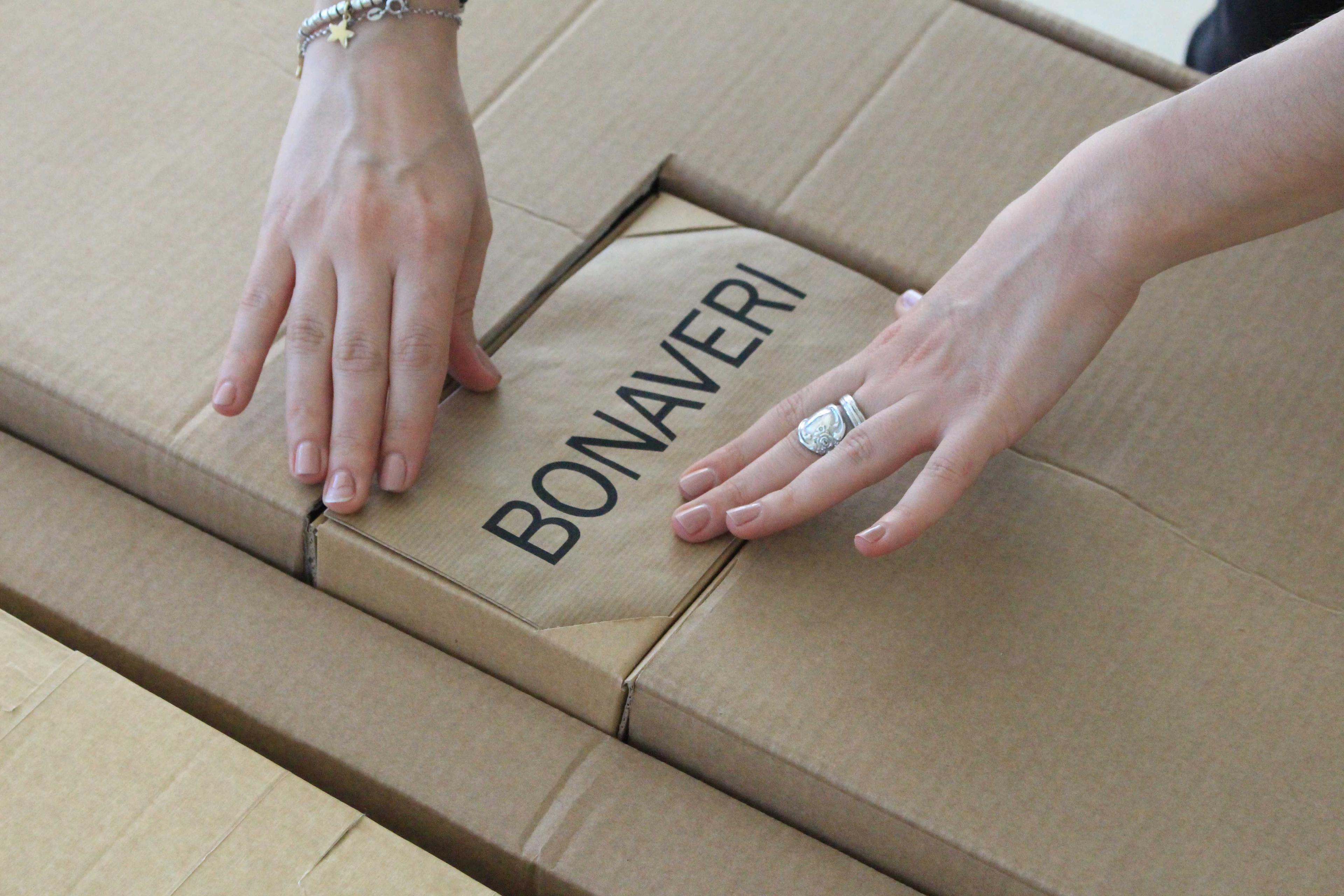 Beatrice closing a box of Bonaveri package